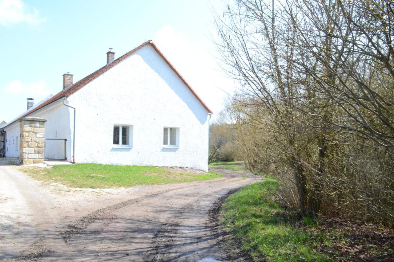 Ferienwohnung Dvur Dolenec Rohoznice  Exterior foto