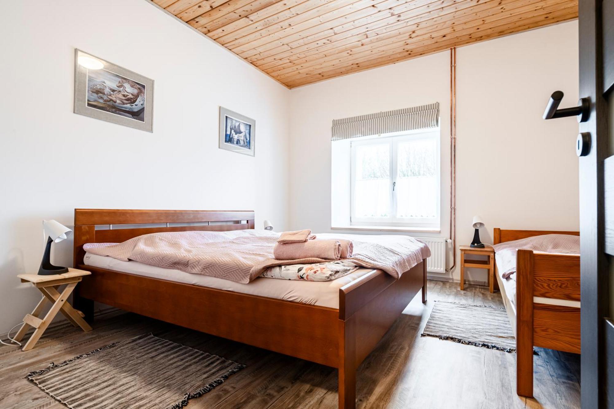 Ferienwohnung Dvur Dolenec Rohoznice  Exterior foto