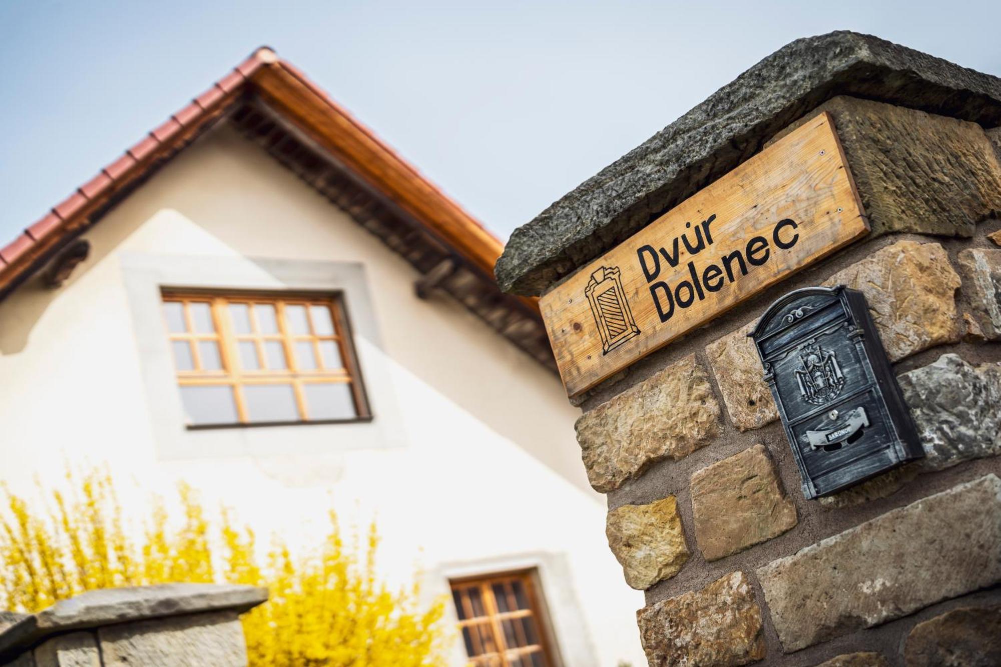 Ferienwohnung Dvur Dolenec Rohoznice  Exterior foto